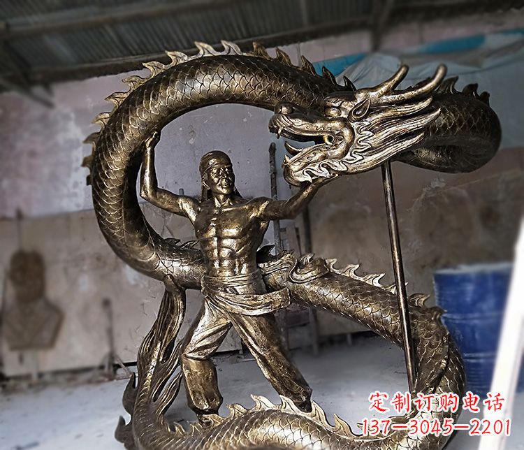 威海公园舞龙的人物铜雕