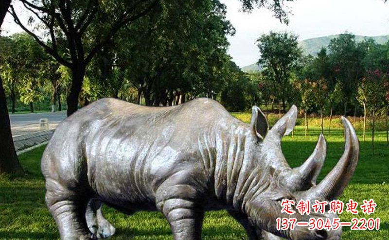 威海新题目犀牛玻璃钢雕塑——给公园增添独特美感