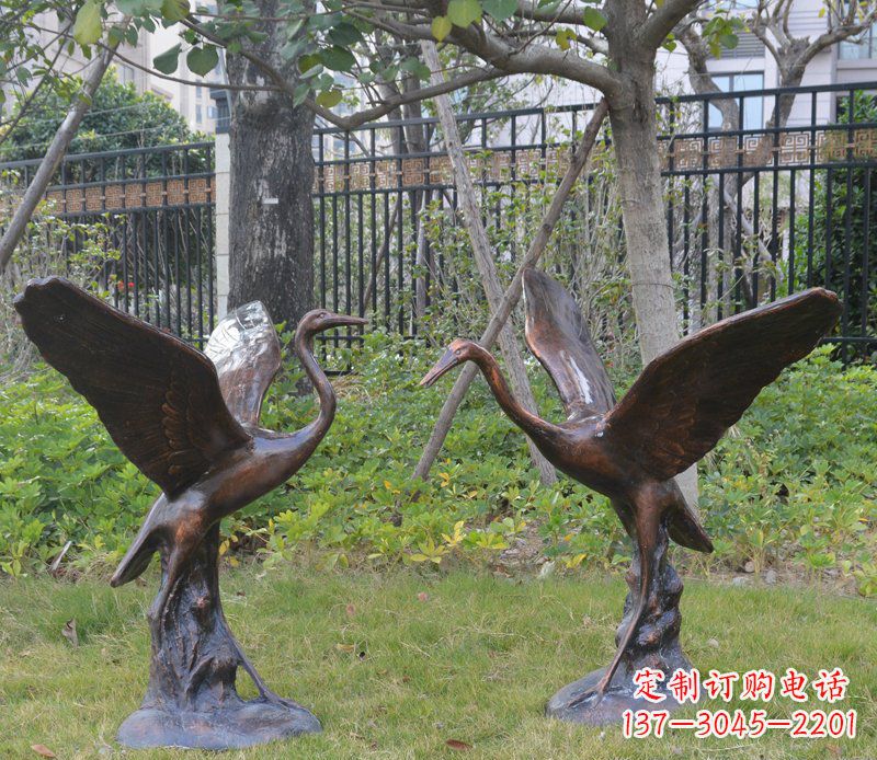 威海高雅实木雕刻精美仙鹤景观玻璃钢仿铜摆件