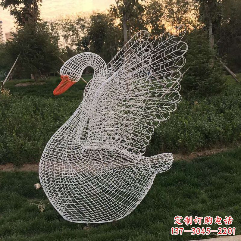 威海秀美天鹅铁艺雕塑,点缀公园绿地