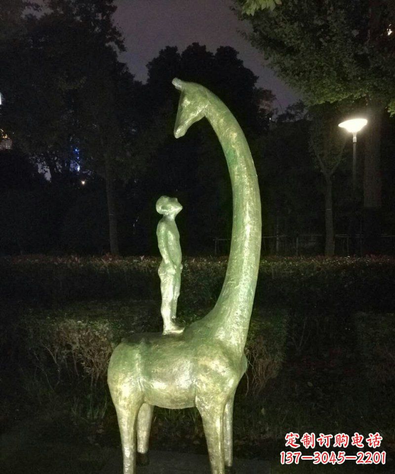 威海壮观绝伦的长颈鹿雕塑