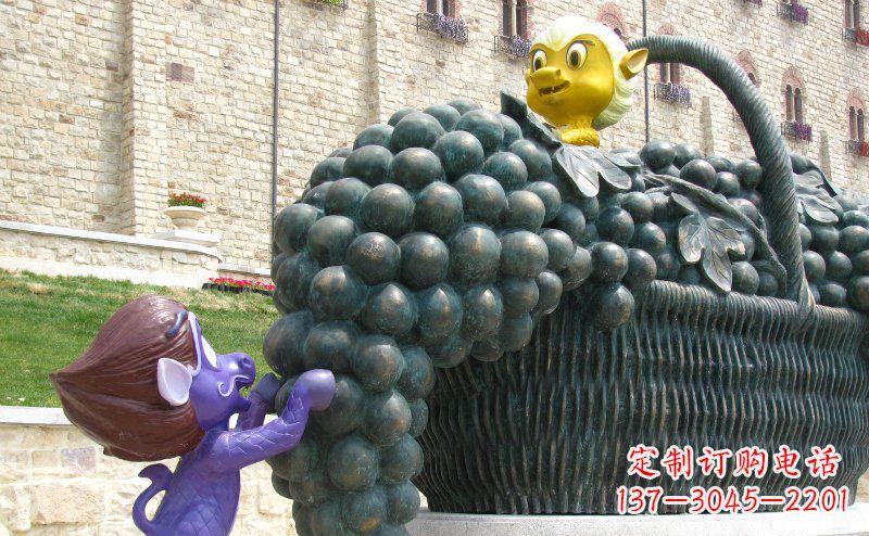 威海公园装葡萄的篮子景观铜雕