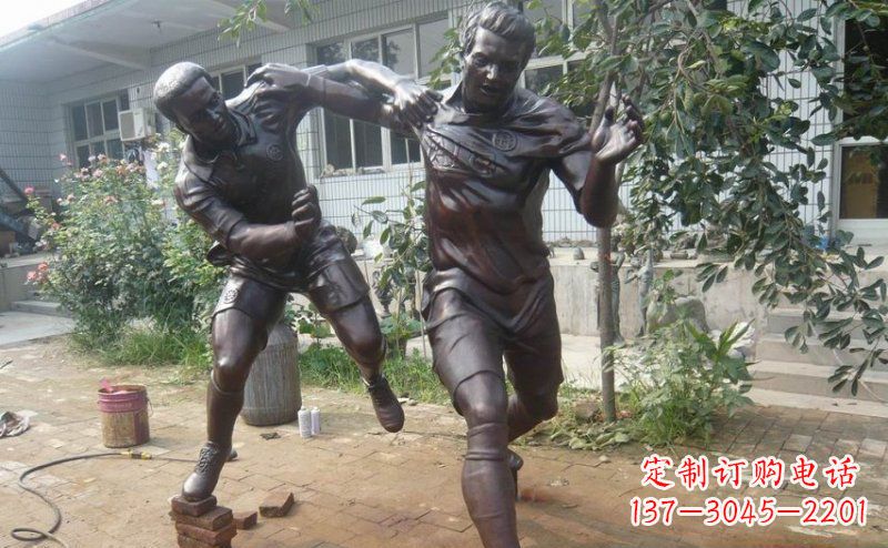 威海公园足球运动人物铜雕