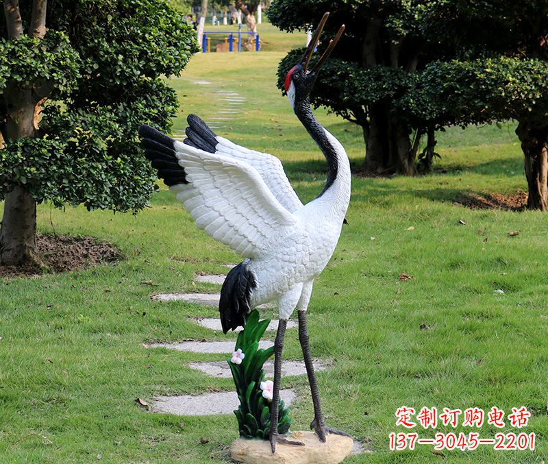 威海古典仙鹤雕塑，融入神秘风语