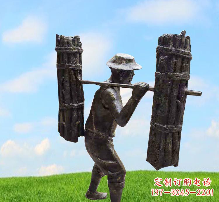 威海精美老人铜雕,传承古代挑柴精神