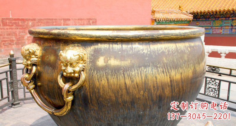 威海故宫圆形水缸铜雕,展现古典典雅之美