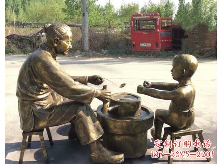 威海浓情母亲磨豆浆小品人物铜雕;