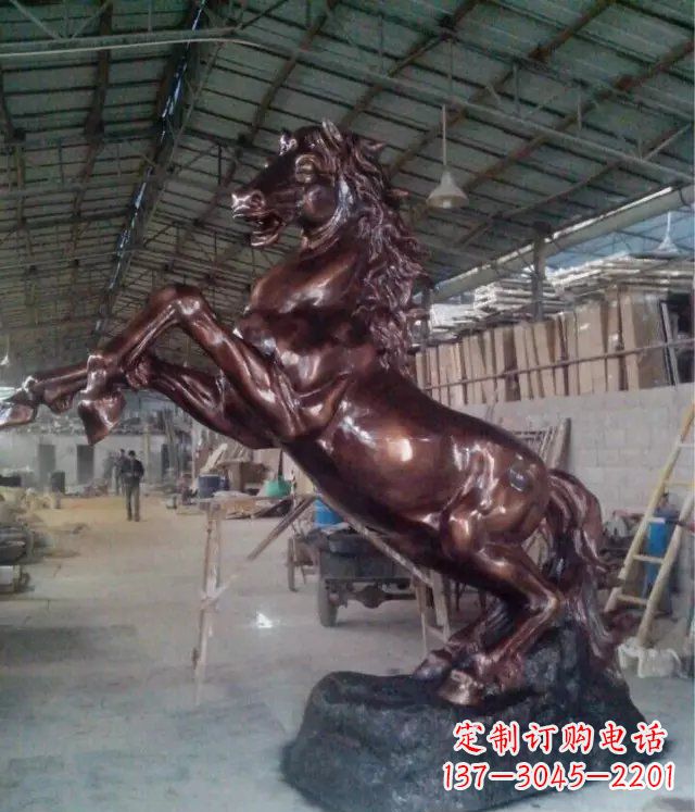 威海中领雕塑出品:铜雕正面奔马