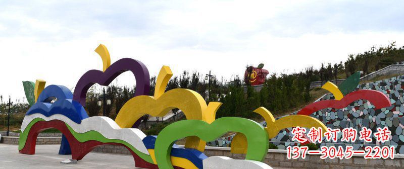 威海广场艺术:不锈钢抽象彩色苹果雕塑
