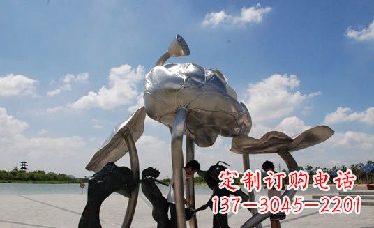 威海广场不锈钢抽象莲花莲叶雕塑