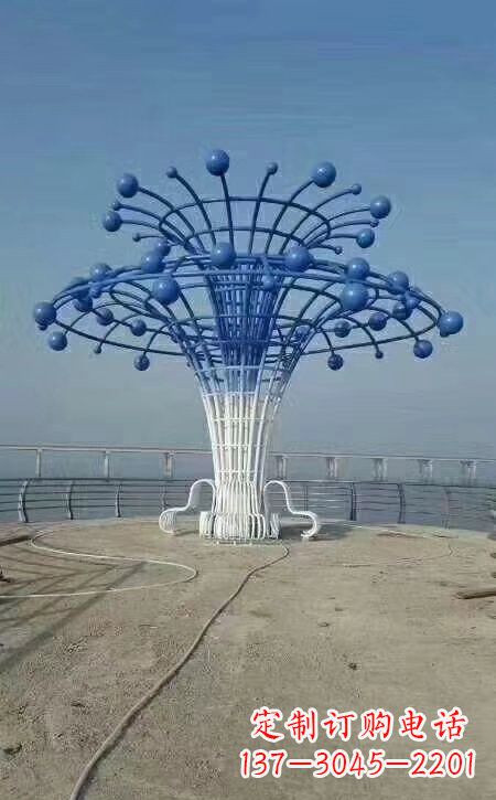 威海广场不锈钢抽象喷水鲸鱼