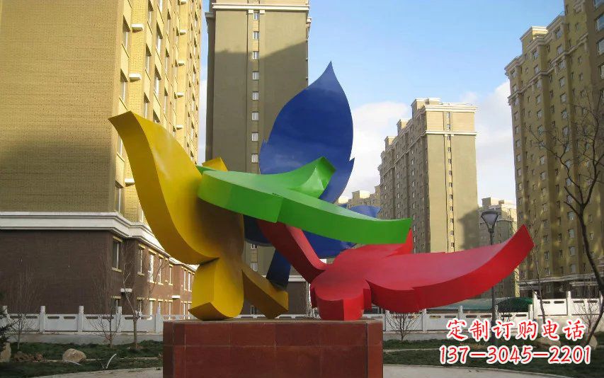 威海造型精美的不锈钢树叶雕塑