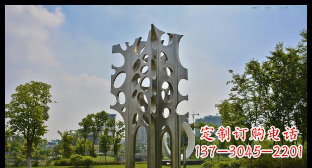 威海定制化大型不锈钢松树雕塑