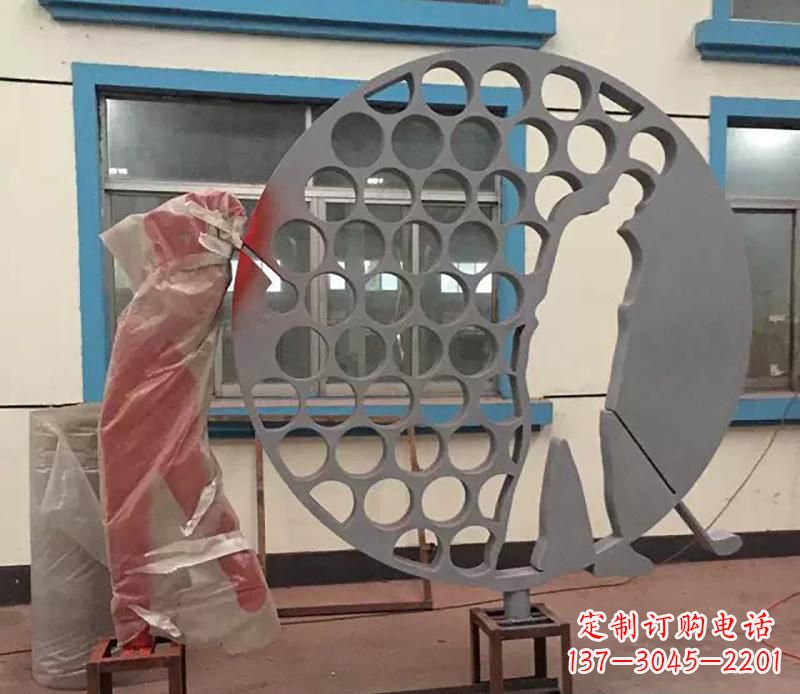 威海广场不锈钢打高尔夫球雕塑