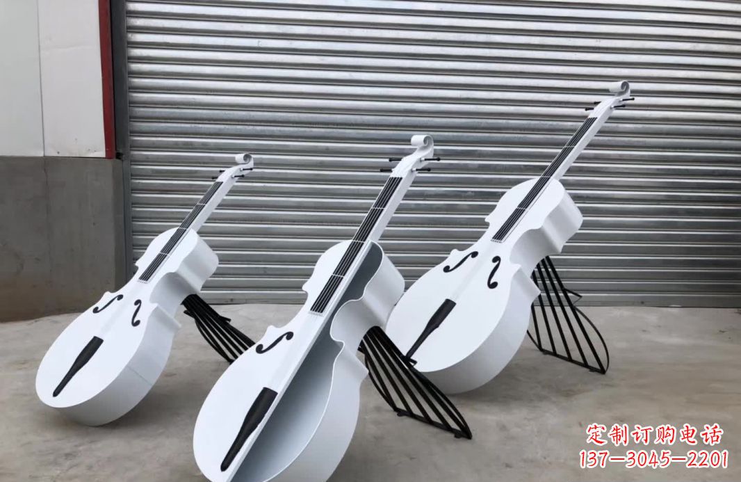 威海广场不锈钢大提琴雕塑1