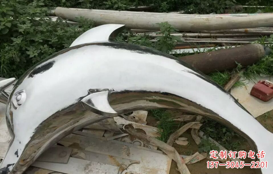 威海展现动感的不锈钢海豚雕塑