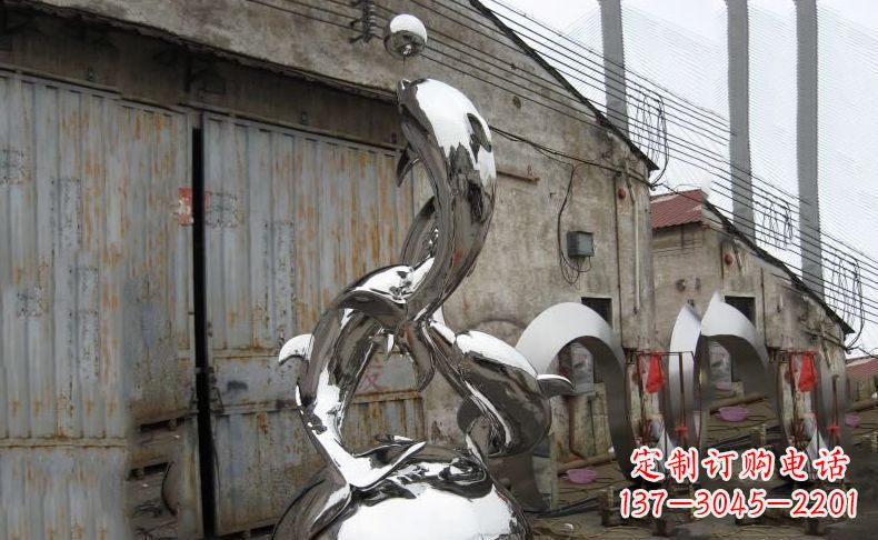 威海海洋精灵的象征:汇中领雕塑出品的不锈钢海豚雕塑