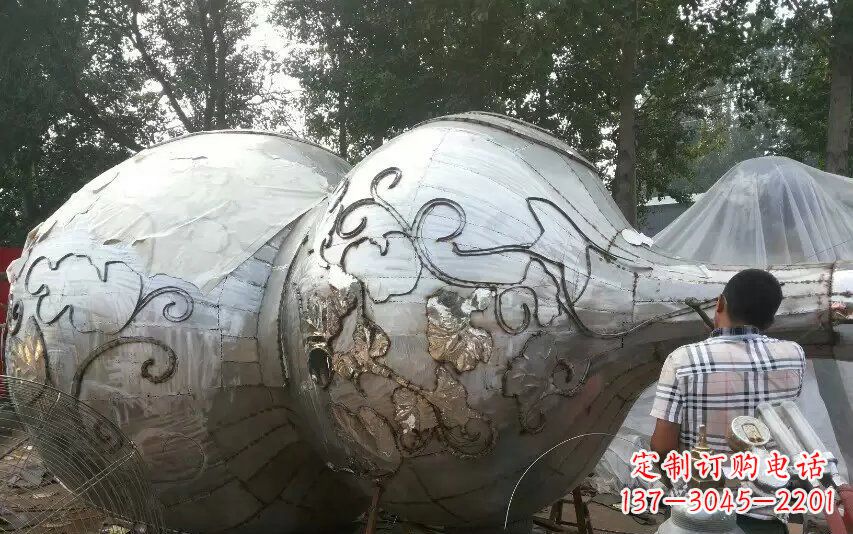 威海分外精美的不锈钢葫芦雕塑