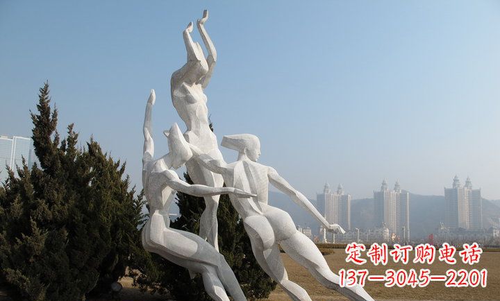 威海中领雕塑:优雅动人的不锈钢滑冰女孩雕塑