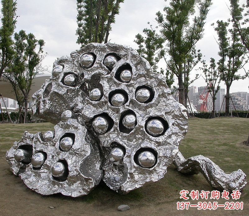 威海中领雕塑出品:高端不锈钢莲蓬雕塑