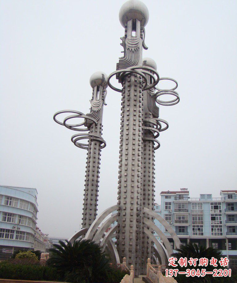 威海精美的不锈钢龙柱雕塑;