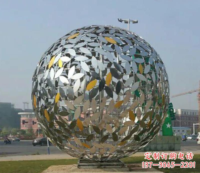 威海华丽曼妙的不锈钢树叶镂空球雕塑