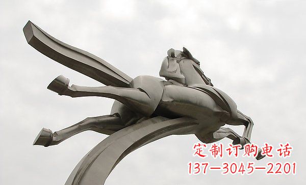 威海中领雕塑:高精度不锈钢一马当先雕塑