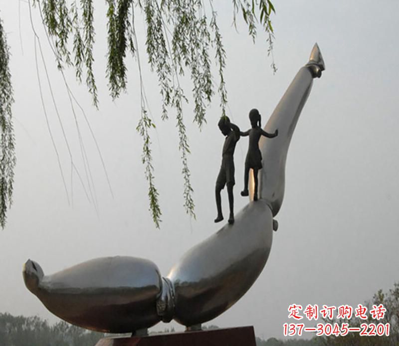 威海海豚情侣雕塑,精美绝伦,让爱沉醉于大海中