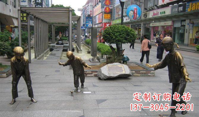 威海中领雕塑:陀螺小品人物铜雕