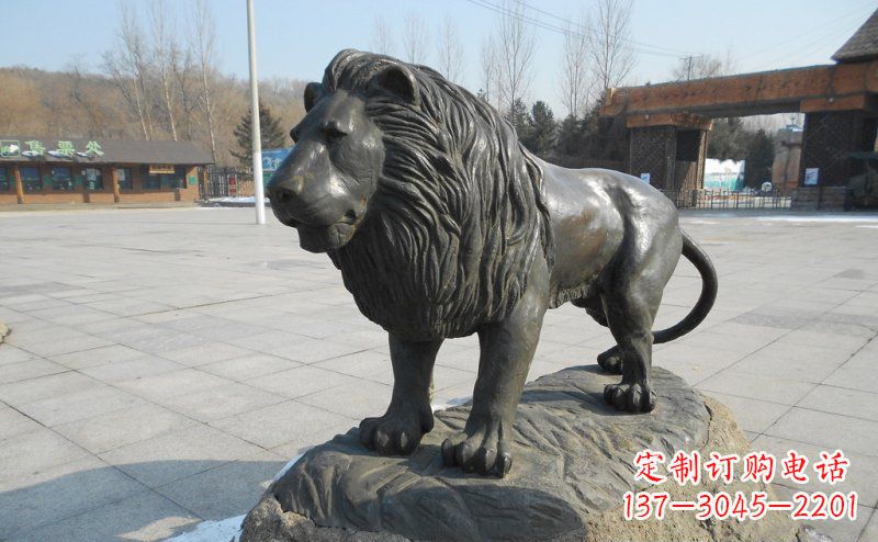 威海中领雕塑推出一款精美的华丽非洲狮铜雕,将…