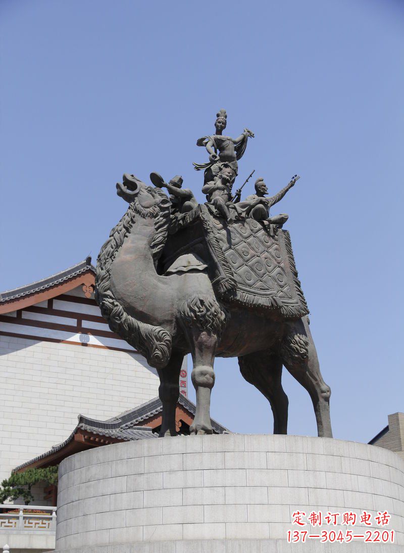 威海中领雕塑:古代人物骑骆驼铜雕