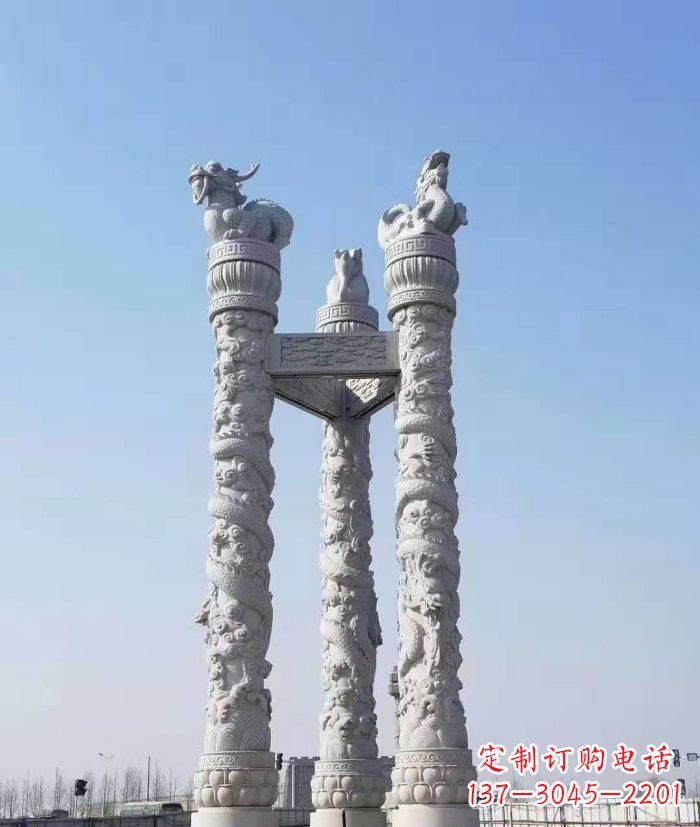 威海领雕塑:十二生肖石柱多彩景观