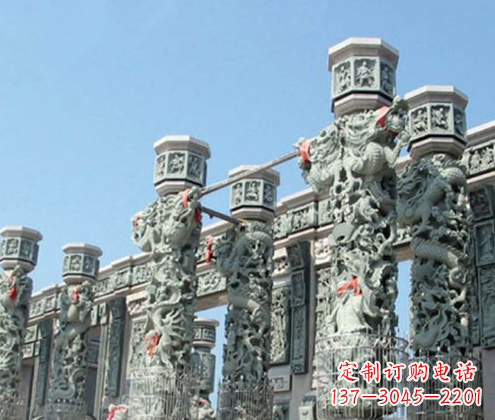 威海青石龙柱雕塑,装点热闹的广场景观