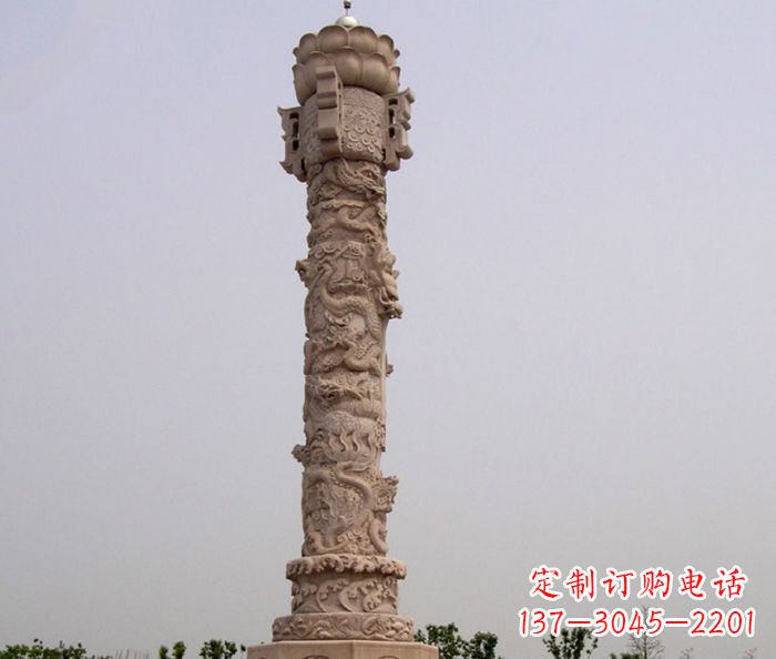 威海领雕塑制作精美的红石龙柱雕塑