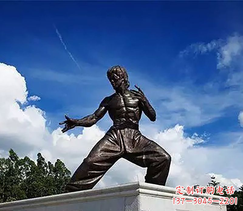 威海铸造传奇——李小龙铜雕塑