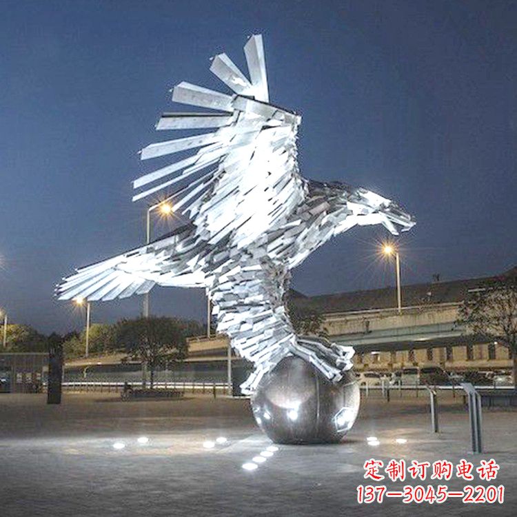 威海中领雕塑的金属质感老鹰雕塑是一款精美而又…