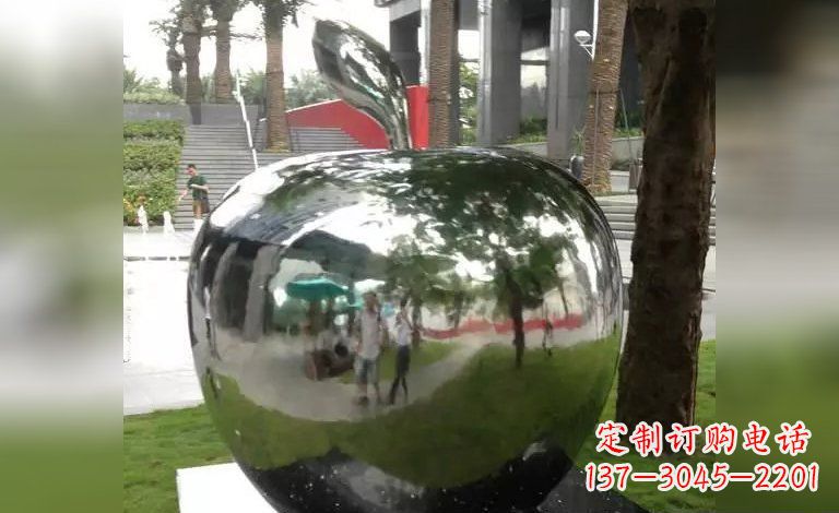 威海新奇优雅的苹果雕塑