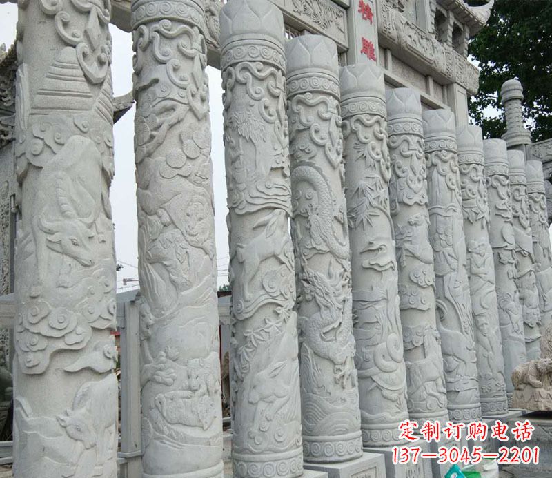 威海广场十二生肖石柱景观石雕