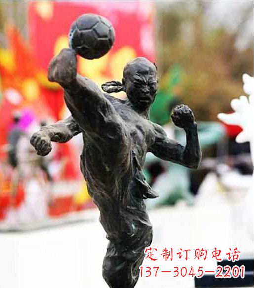威海广场踢足球的人物铜雕