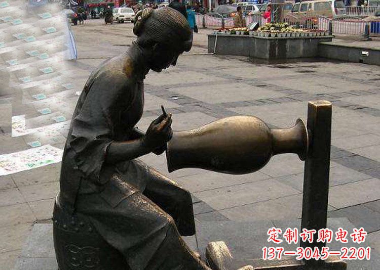 威海广场铜雕修花盆人物雕塑