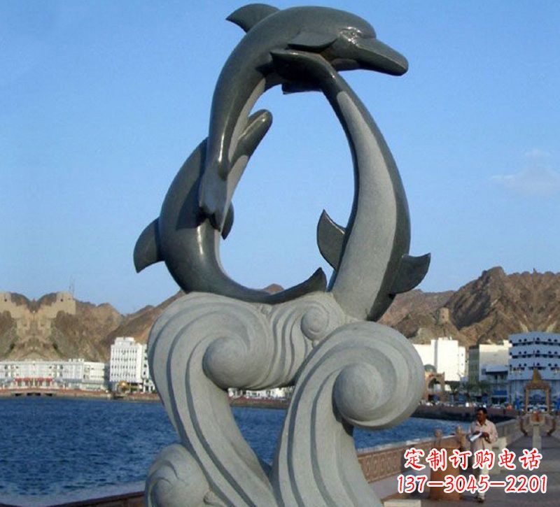 威海海边动物海豚石雕