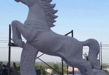 威海深受历史文化启发的铸铁祥云马雕是中领雕塑…