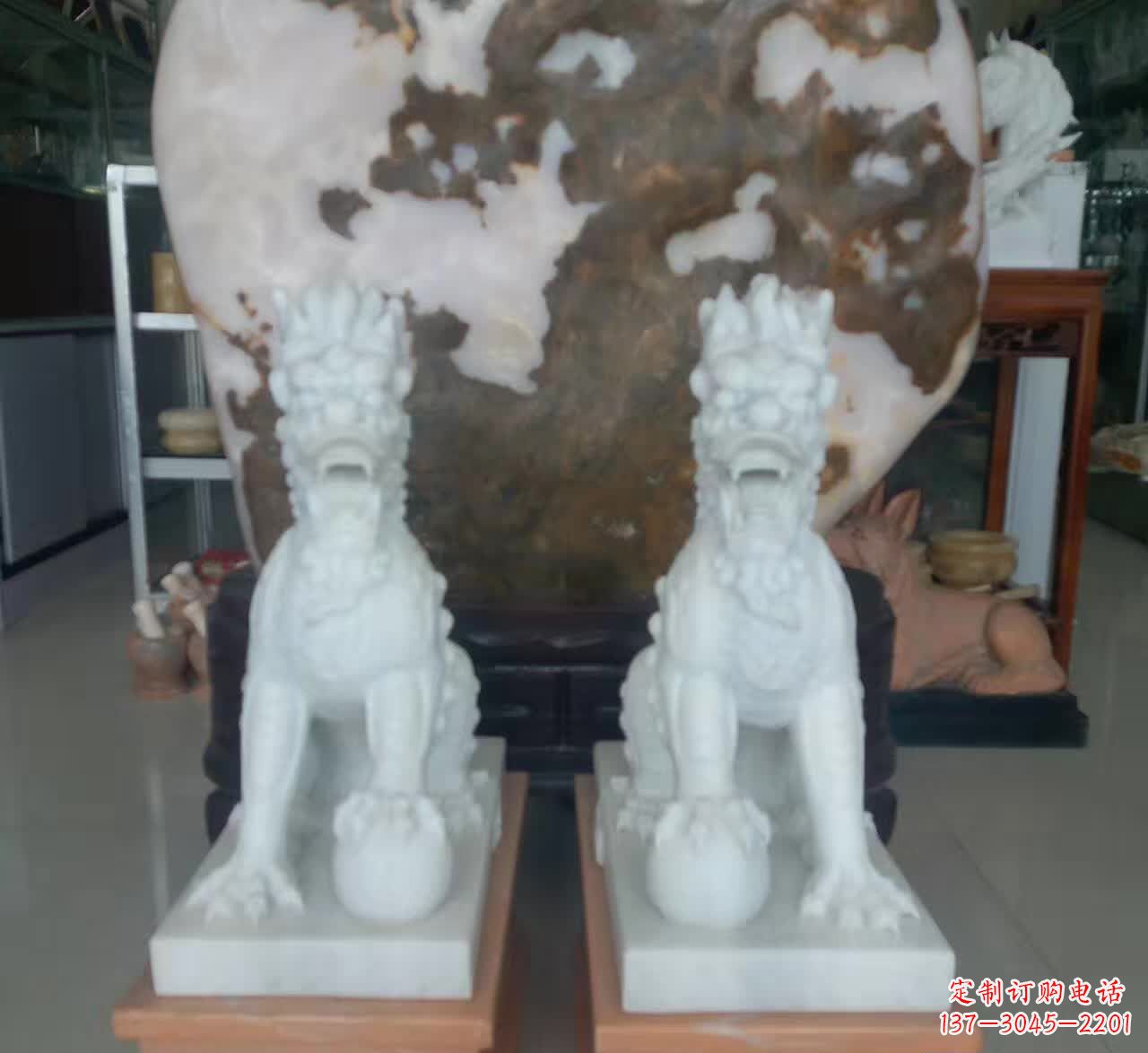威海汉白玉踩球麒麟石雕