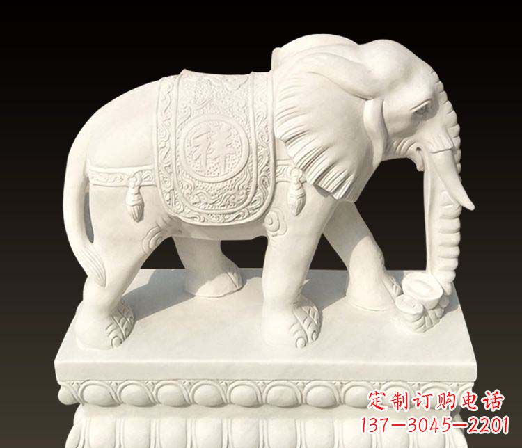 威海汉白玉吉祥如意鼻卷元宝的大象石雕