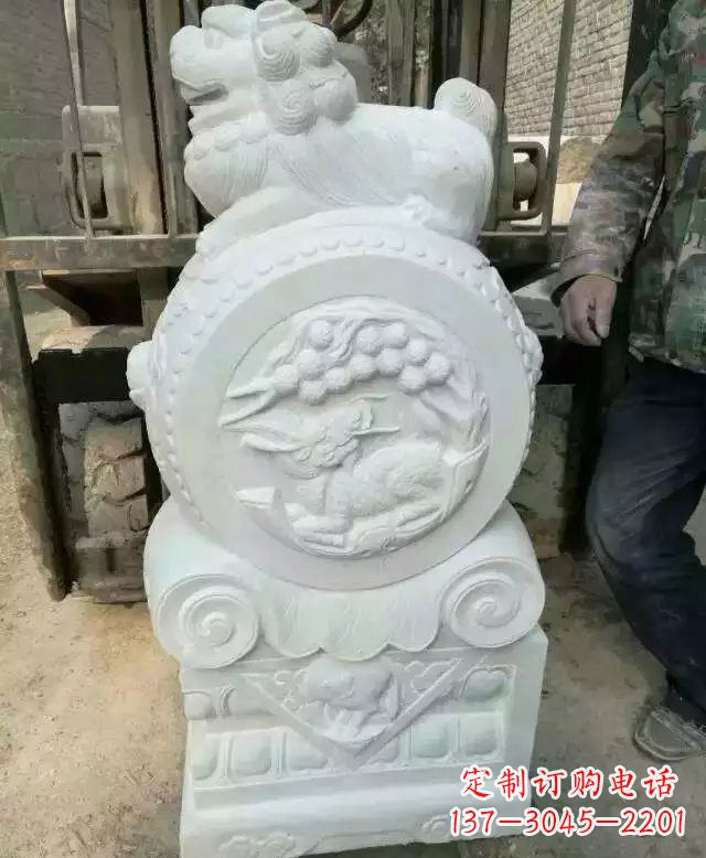 威海中领雕塑出品,精雕细琢汉白玉狮子门墩