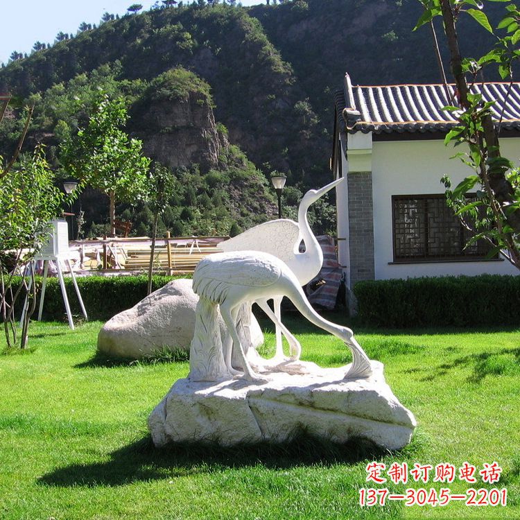 威海仙鹤石雕公园草坪动物雕塑