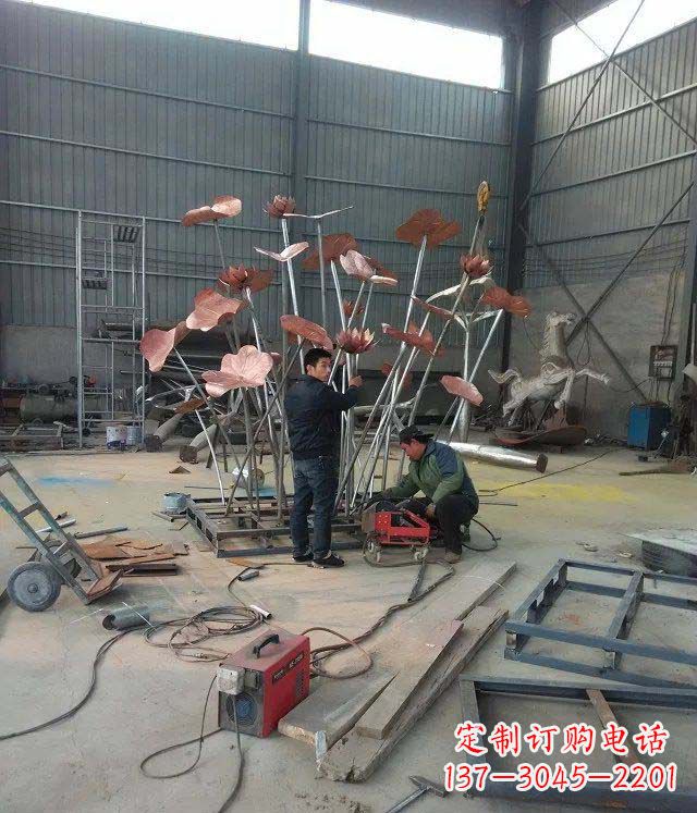 威海荷花荷叶铜雕,营造梦幻氛围