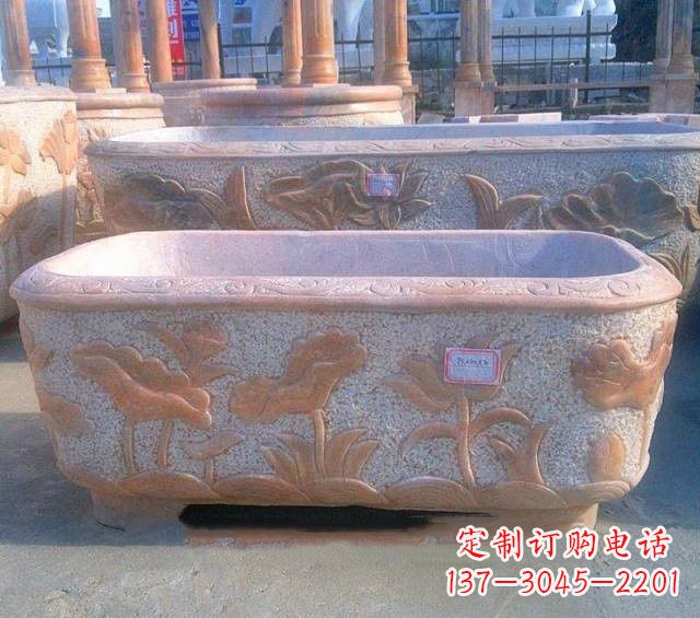 威海中领雕塑推出的荷花鲤鱼精美雕塑是一件伴随…