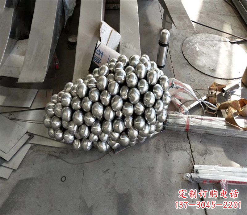 威海西洋风情摩登不锈钢葡萄雕塑