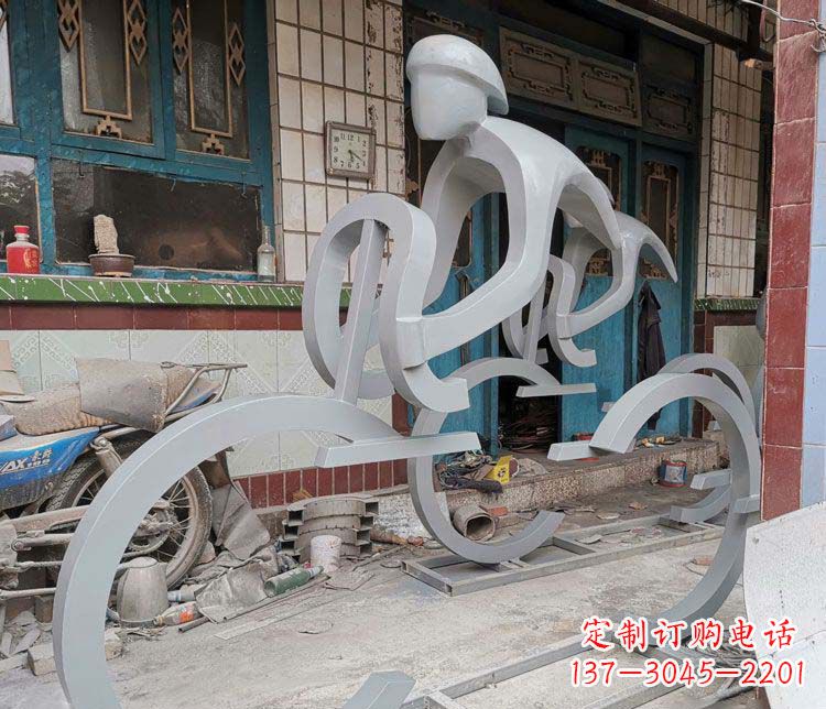 威海户外不锈钢骑自行车人物雕塑